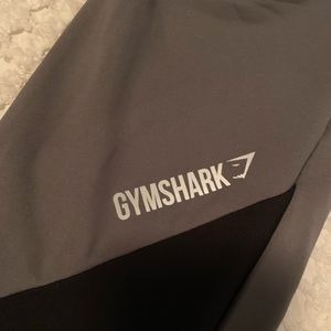 Gym shark leggings